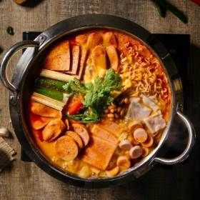 상품 이미지: 놀부 부대찌개 600g  4팩(+사리면2봉) 외 국물요리 시리즈 / 2세트 구매 시 2000원 할인