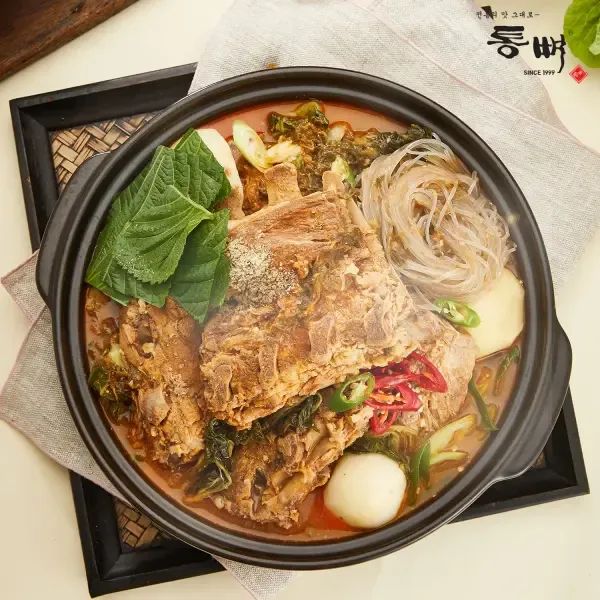 상품 이미지: [통뼈공식몰] 부산 25년 전통의 맛 그대로 통뼈감자탕 1kg 2팩