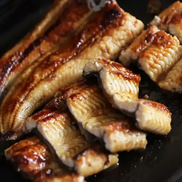상품 이미지: 국내산 자포니카 민물장어 1kg(700g 내외) 소스2종+생강채+함초소금
