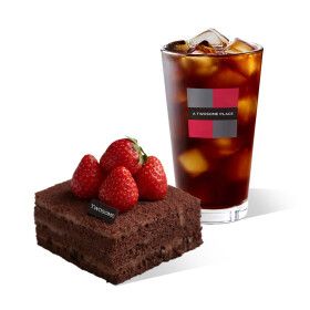 상품 이미지: (투썸플레이스) 떠먹는 스트로베리 초콜릿 생크림 + 아메리카노 R