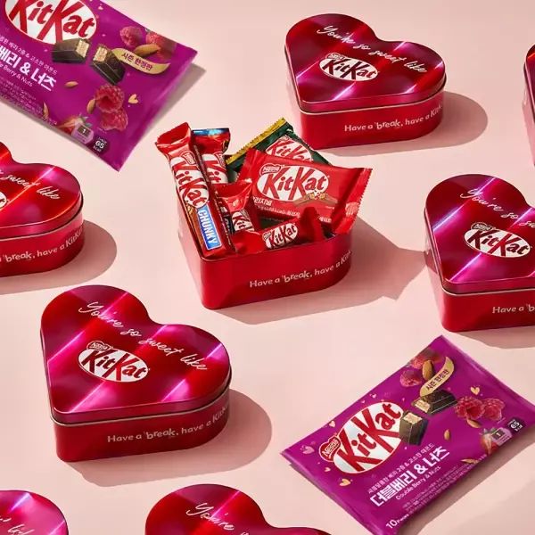 상품 이미지: [공식] 네슬레 시즌한정 킷캣 프리즘 하트틴+더블베리너츠10입