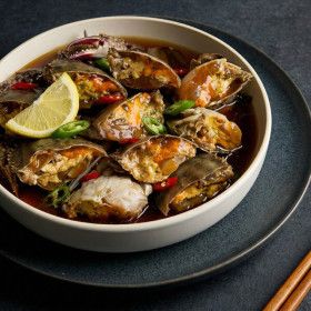 상품 이미지: 일품미식 알꽉찬 신선한 간장게장 2kg / 알과 살이 꽉~찬 짜지않고 부드러운 맛