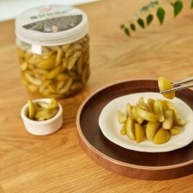 상품 이미지: 매실 장아찌 매실절임 저염 피클 1kg 새콤 아삭 밥반찬