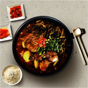 상품 이미지: (김가네)본사배송 감자탕5kg(9-10인분)/국내산 돈등뼈 (라면사리1개+겨자2개 증정)