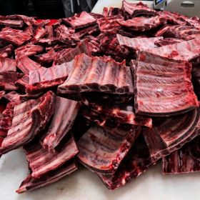 상품 이미지: 국내산 돼지등갈비 1kg 10~15대 내외 국내산 등갈비 1kg 10~15대 내외