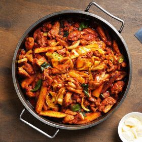 상품 이미지: (1+1) 춘천직배송 더담은 닭다리살 춘천닭갈비 500g+500g