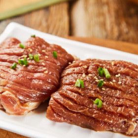 상품 이미지: 한돈 양념 왕구이  1kg+1kg (총2kg)/ 13630원 카드사할인/ 고기만 70% 꽉~담은 단짠밥도둑