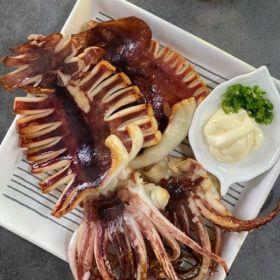 상품 이미지: 원양산 국내가공 반건조 오징어 피데기 중 10미 (1.1kg 내외 / 550g 2팩) 2세트 구매시 쥐포 10장 증정
