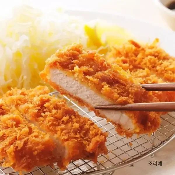상품 이미지: [소스 100g UP!] 탐탐 돈까스 튀겨나와 편리한 제주 통등심돈까스 등심 10개 + 감귤소스 500g 1팩