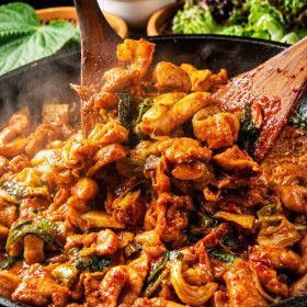 상품 이미지: 순수본가 춘천양념 닭갈비 600g x 4팩/ 우동or떡 사리 증정이벤트/ 순살 닭다리살