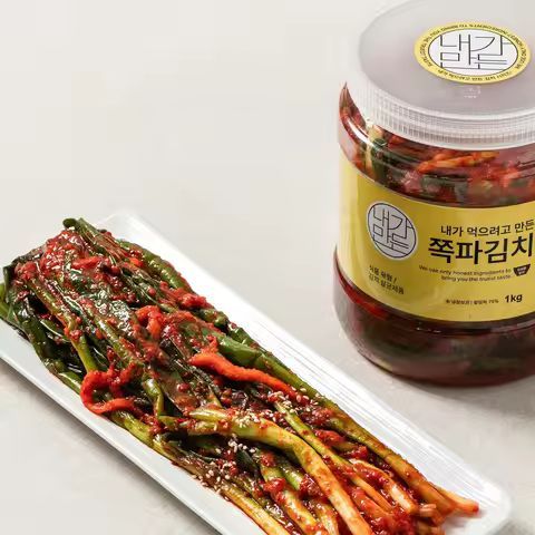 상품 이미지: 내가 먹으려고 만든 쪽파김치1kg 1개, 통에 담은 실속형 포장김치 여행 캠핑용