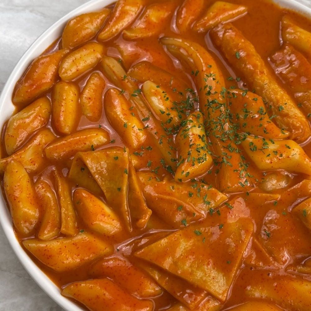 상품 이미지: 재오픈 떡볶퀸 X 빨강고구마 황금고구마떡볶이 밀키트 (Li