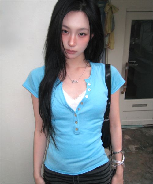 상품 이미지: Henley Neck Deep V Short Sleeve Knit