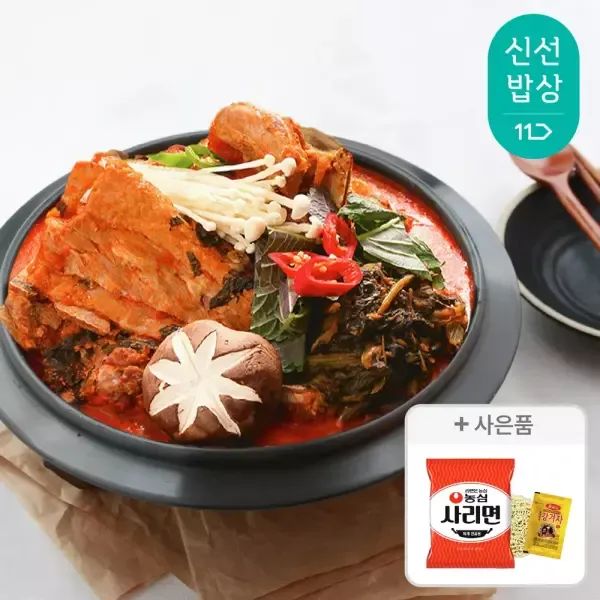 상품 이미지: [라면사리1개+겨자1개]김가네 식탁 국내산 등뼈 감자탕 3kg(5-6인분)
