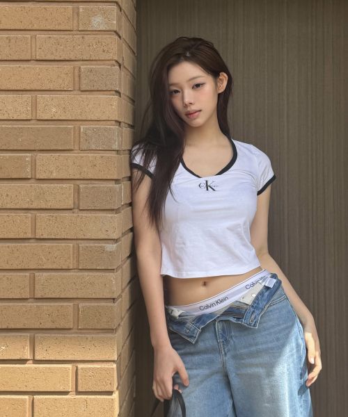 상품 이미지: 여성 모노로고 스쿱 베이비 반팔 티셔츠 47G220G YAF