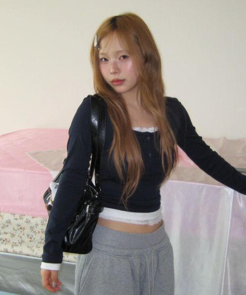 상품 이미지: [주영X유희] LACE LAYERED LONG SLEEVE_NAVY