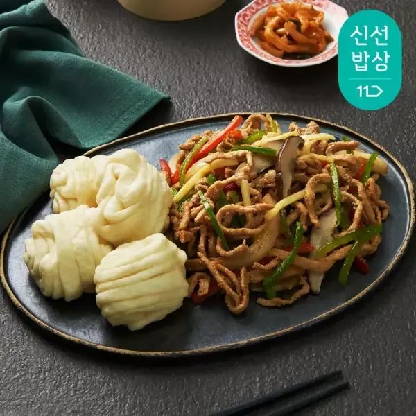 상품 이미지: [쿡솜씨] 고추잡채와 꽃빵 중식당 고급메뉴 볶기만 하면 끝! 신선야채 밀키트