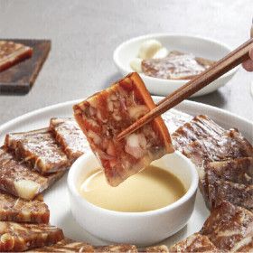 상품 이미지: 두레식품 맛나편육 300g 3팩 (새우젓 + 궁채피클 증정) 가족이 정성껏 요리해요 / 등산 캠핑 낚시