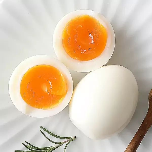 상품 이미지: 반숙란 무항생제 인증란을 사용한 촉촉하고 부드러운 반숙계란 행복란 30구 HACCP인증 삶은계란 단백질많은
