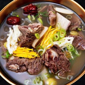 상품 이미지: 가마솥 소갈비탕 대용량 2.5kg 맑은 수제 소갈비뼈 직화 갈비탕 4인분