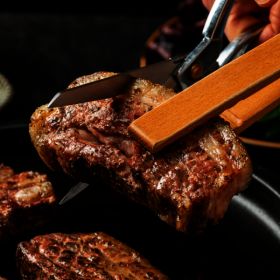 상품 이미지: 프로즌X로코스BBQ 참나무 훈연 초벌 삼겹살 4인분 570g x 1팩