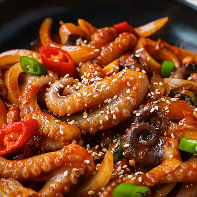 상품 이미지: [1+1] 맛있게 매콤한 양념쭈꾸미 쭈꾸미볶음 주꾸미볶음 쭈꾸미밀키트 캠핑 음식 집들이