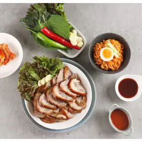 상품 이미지: 자연과농부 흑마늘 무뼈족발 300g x4팩 + 새우젓 증정