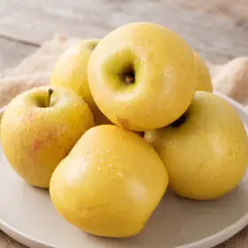 상품 이미지: (신선집중) 시나노골드 황금사과 새콤 달콤한 노란 사과 5kg 중소과 (25-30과 내외)