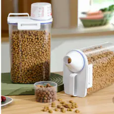 상품 이미지: 슈슈펫 반려동물 사료보관통 2.5리터 + 계량컵, 2.5L, 1개