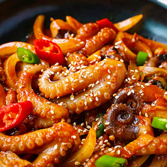 상품 이미지: [1+1] 맛있게 매콤한 양념쭈꾸미 쭈꾸미볶음 주꾸미볶음 쭈꾸미밀키트 캠핑 음식 집들이